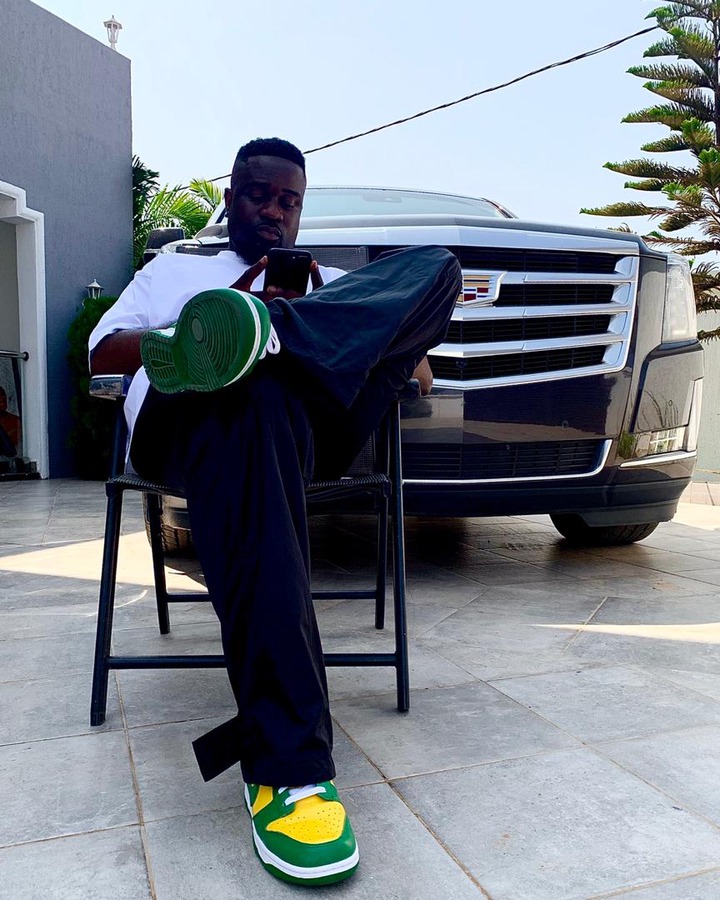 Sarkodie flaunts one of his expensive cars in new photos