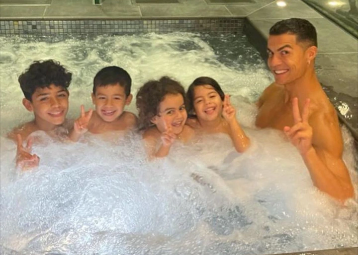 422cd387f31749d686b64c0e8c12a113?quality=uhq&format=webp&resize=720