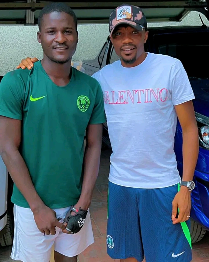 Ahmed Musa Welcomes A Fan Who Travelled From Benue With A Bicycle To Visit Him In Kano (See Photos)