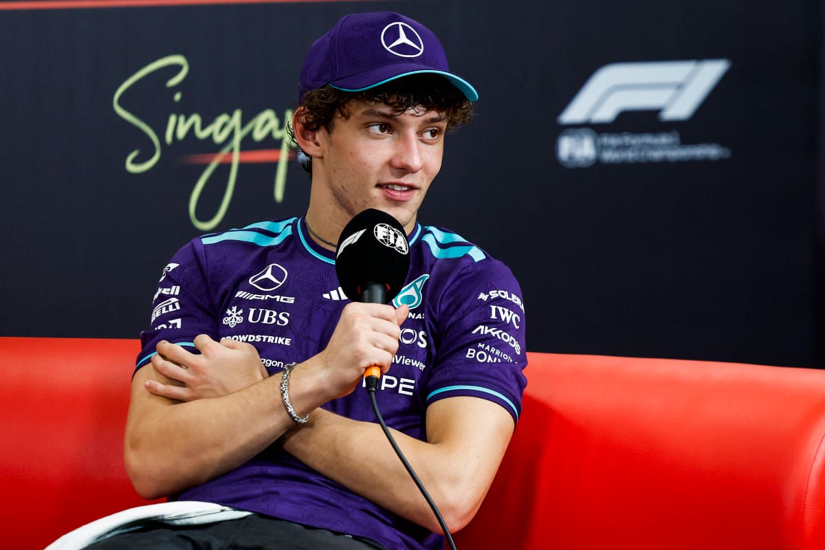 An image of Mercedes F1 star Kimi Antonelli talking to the media at the 2026 Singapore Grand Prix — Photo: © IMAGO