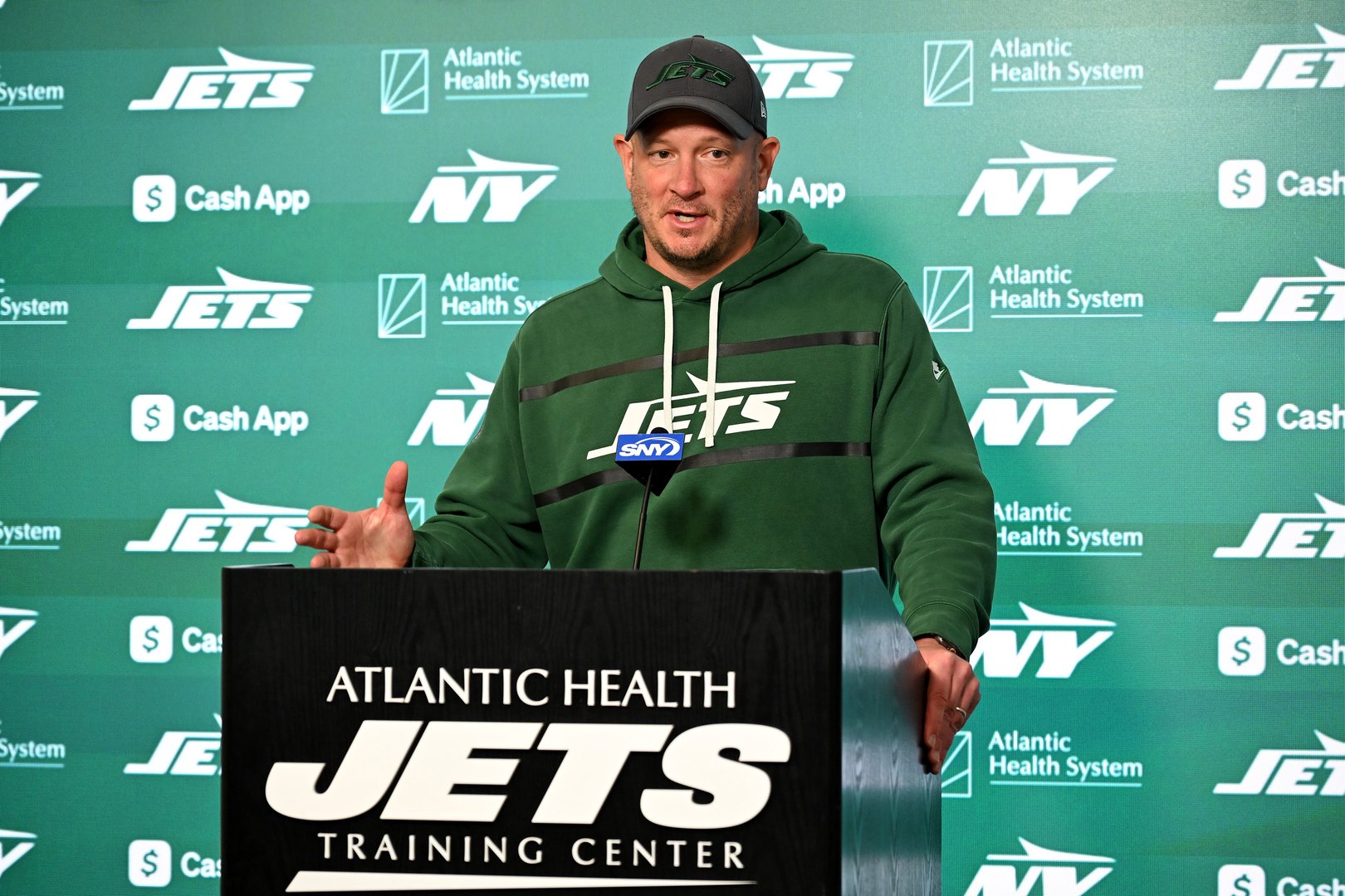 Aaron Rodgers deserves more blame for broken Jets offense