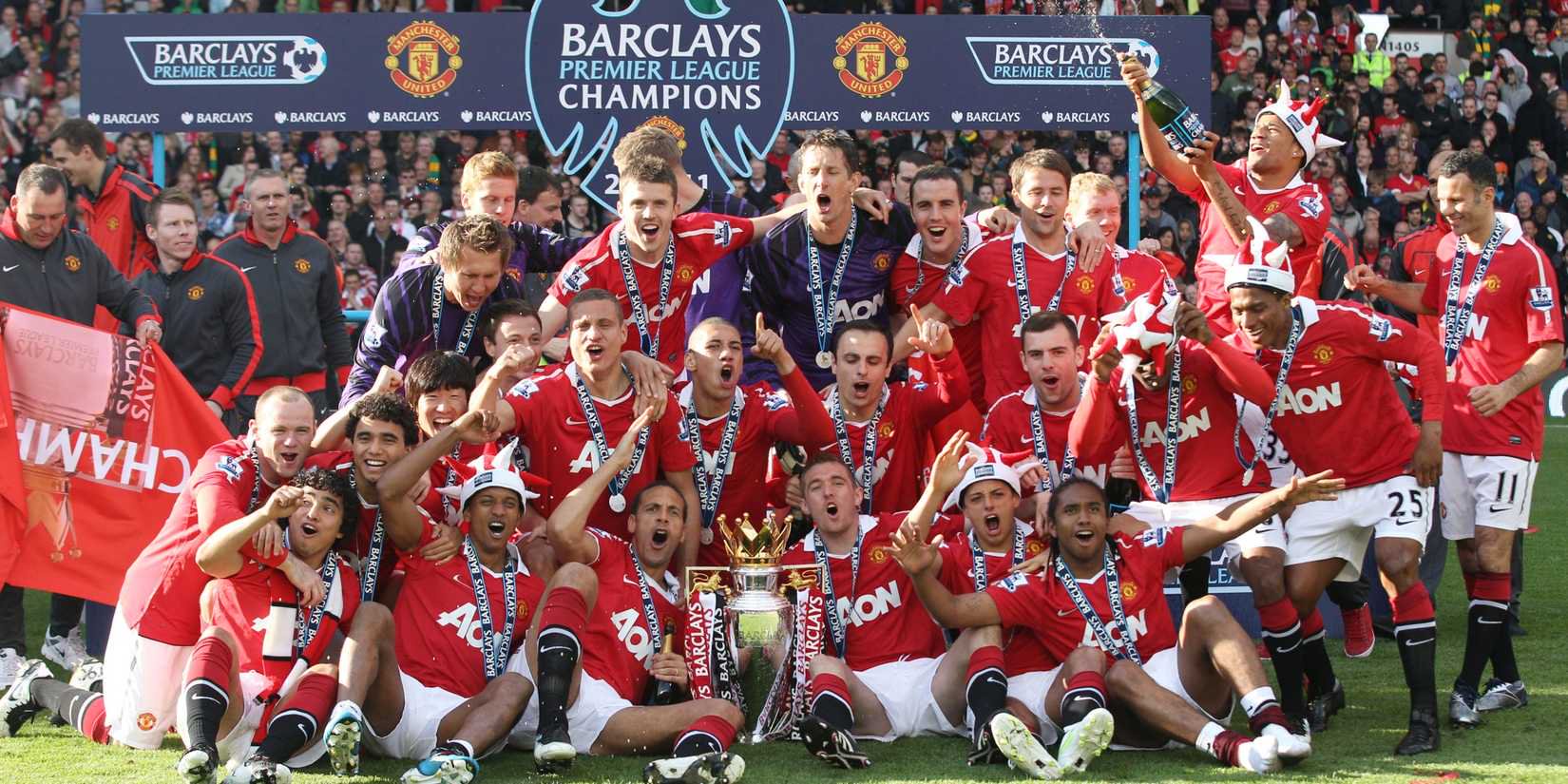 Manchester United celebrate winning Premier League