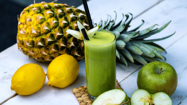 green juice with pineapple and apple