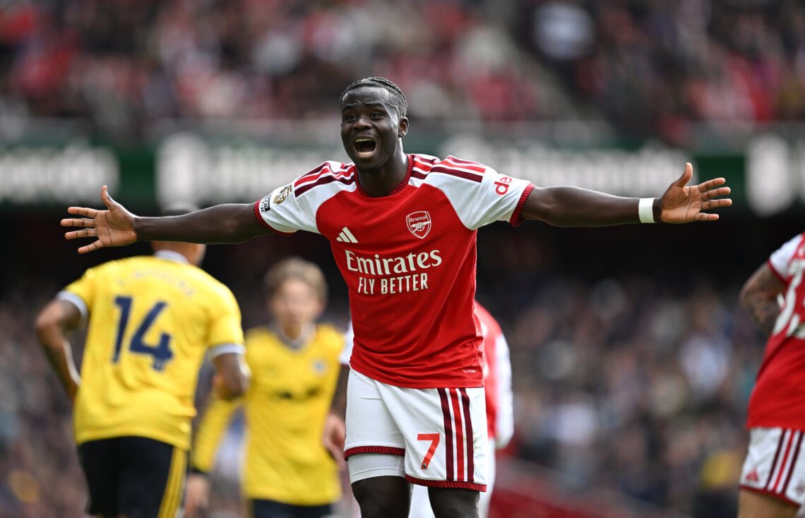 Bukayo Saka protests against a decision during Arsenal vs Leeds