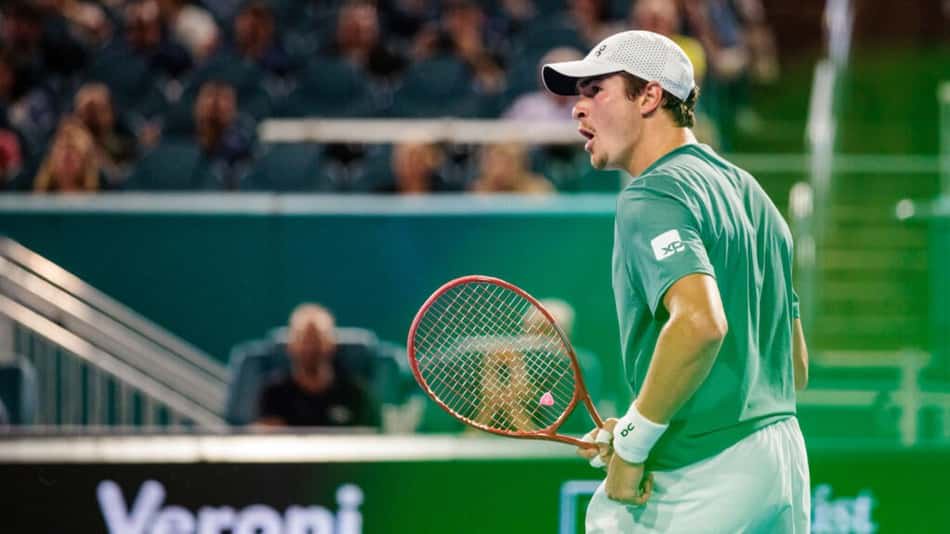 João Fonseca na derrota para o espanhol Carlos Alcaraz em Miami (Foto: Divulgação)