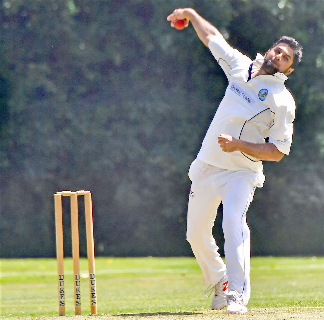 Sufian Munir took 5-59 in a fine individual display for Fawley (File picture: Les Chase)