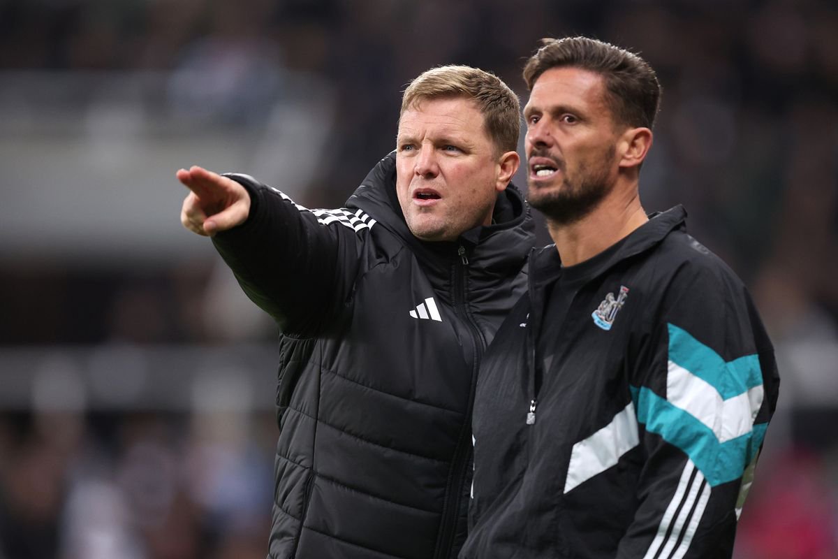 Eddie Howe points alongside Jason Tindall