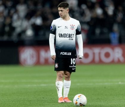 Jogador do Corinthians se vê como Messi e ganha fama polêmica nos bastidores