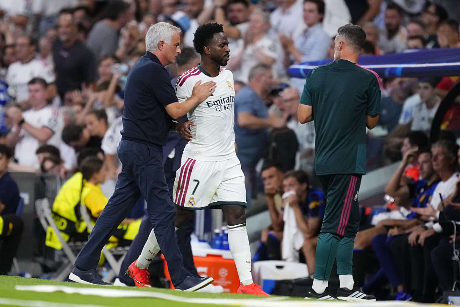 Mourinho é técnico do Real Madrid, time de Vini Jr.