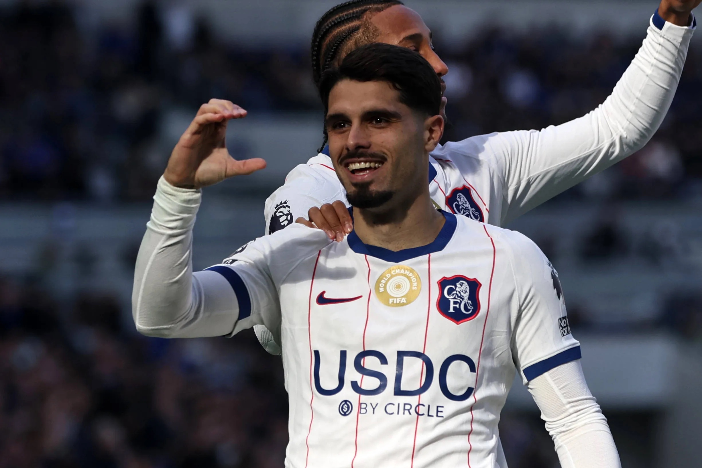 Chelsea vence o Everton sem minutos para Estêvão e com novo alerta