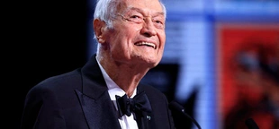 Roger Corman, legendary director and producer of B-movies, dies at 98