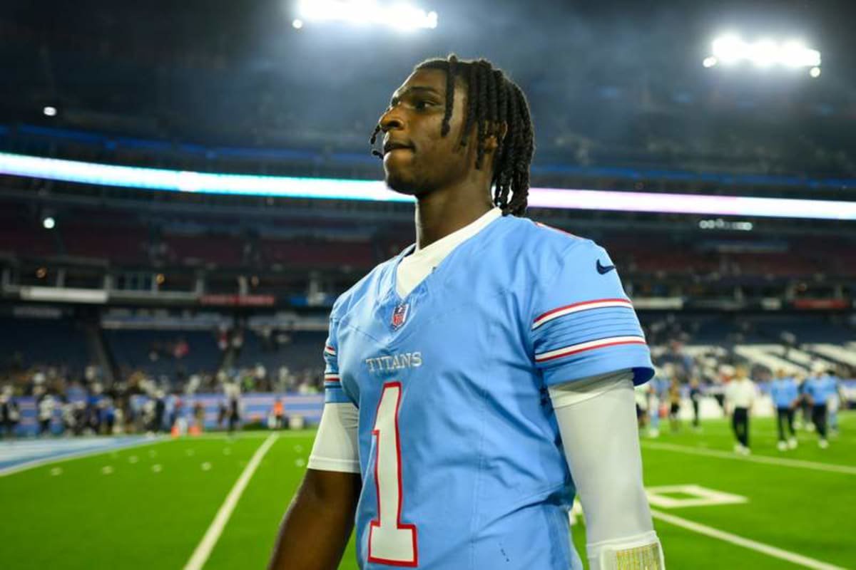 Tennessee Titans quarterback Cam Ward (1) walks off the field post game against the Seattle Seahawks at Nissan Stadium. © Reuters