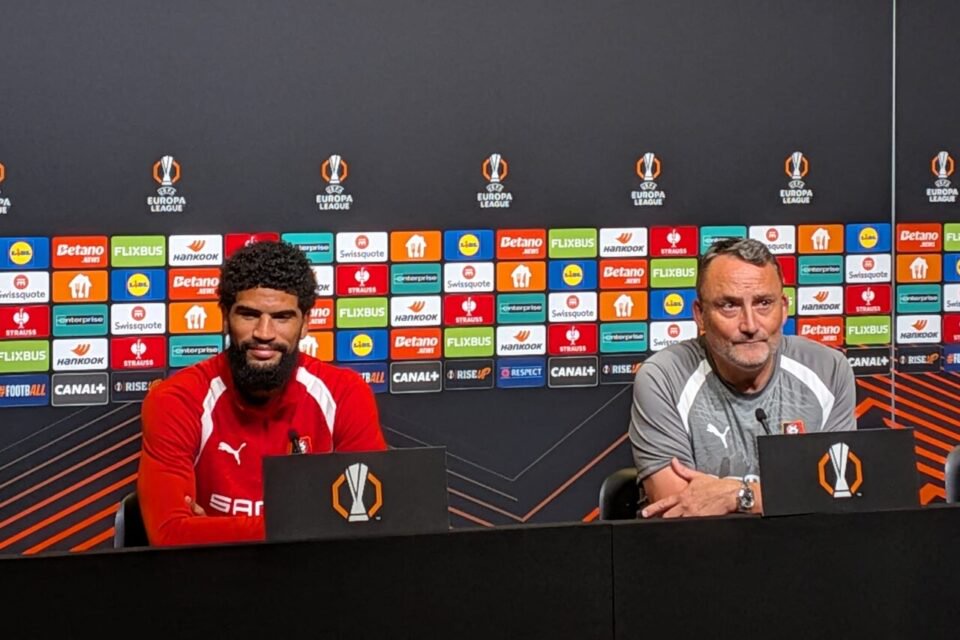 Mahdi Camara et Franck Haise en conférence de presse avant le match face aux Grecs de l'OFI Crète.
