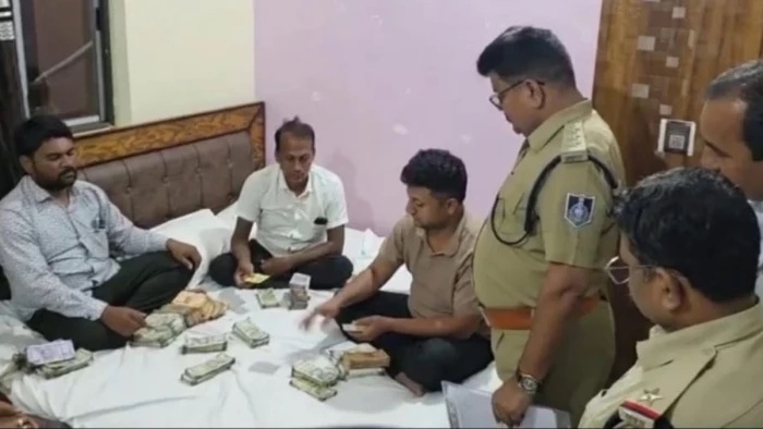 जबलपुर में पनागर के भाग्यश्री होटल में क्राइम ब्रांच का छापा, 15 लाख रुपये समेत चार आरोपी गिरफ्तार