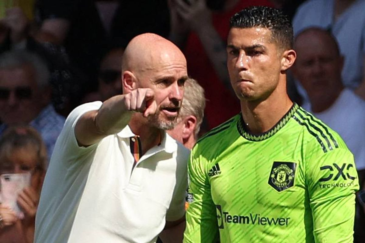 Erik ten Hag directing Cristiano Ronaldo during a Manchester United match