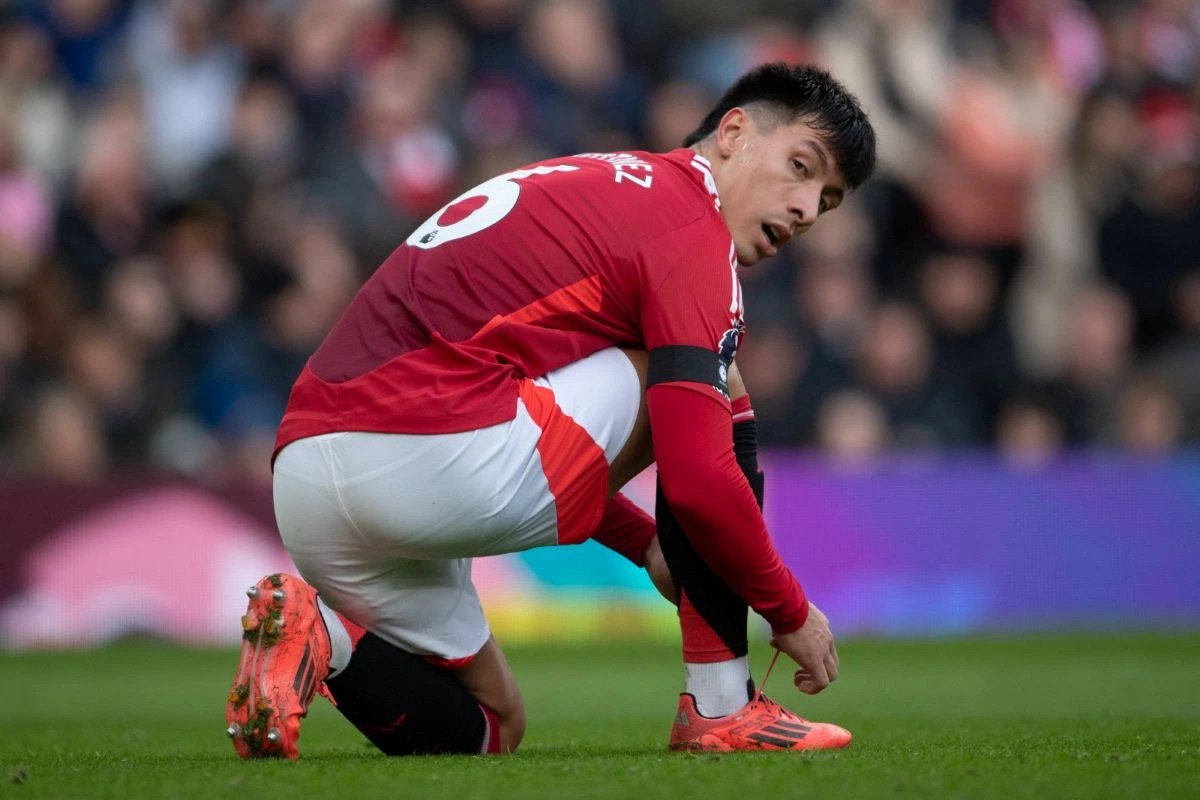Premier League release official statement on Lisandro Martinez red card and penalty against Chelsea