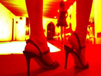 Siwan 21 minor girls rescued raid 450 orchestra centres scanned sex obscene dance Bihar underage girls lured prostitution guise orchestras Police  | छापेमारी कर 21 नाबालिग लड़कियों को सुरक्षित निकाला, 450 से ज्यादा ऑर्केस्ट्रा सेंटरों को किया स्कैन, बांग्लादेशी पासपोर्ट और कई आपत्तिजनक दस्तावेज