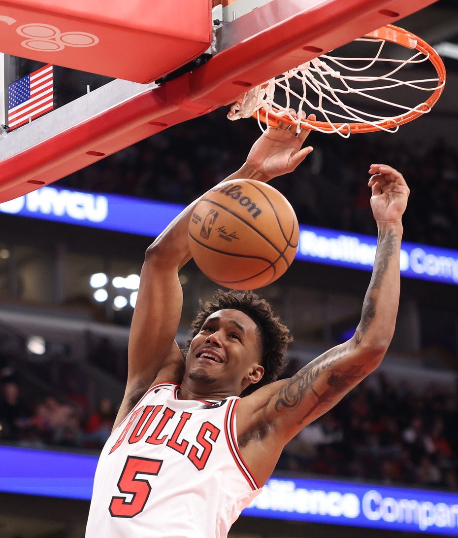 Bulls guard Dailyn Swain (5) dunks in the second quarter of a preseason game against the Timberwolves at the United Center on Oct. 16, 2026, in Chicago. (John J. Kim/Chicago Tribune)