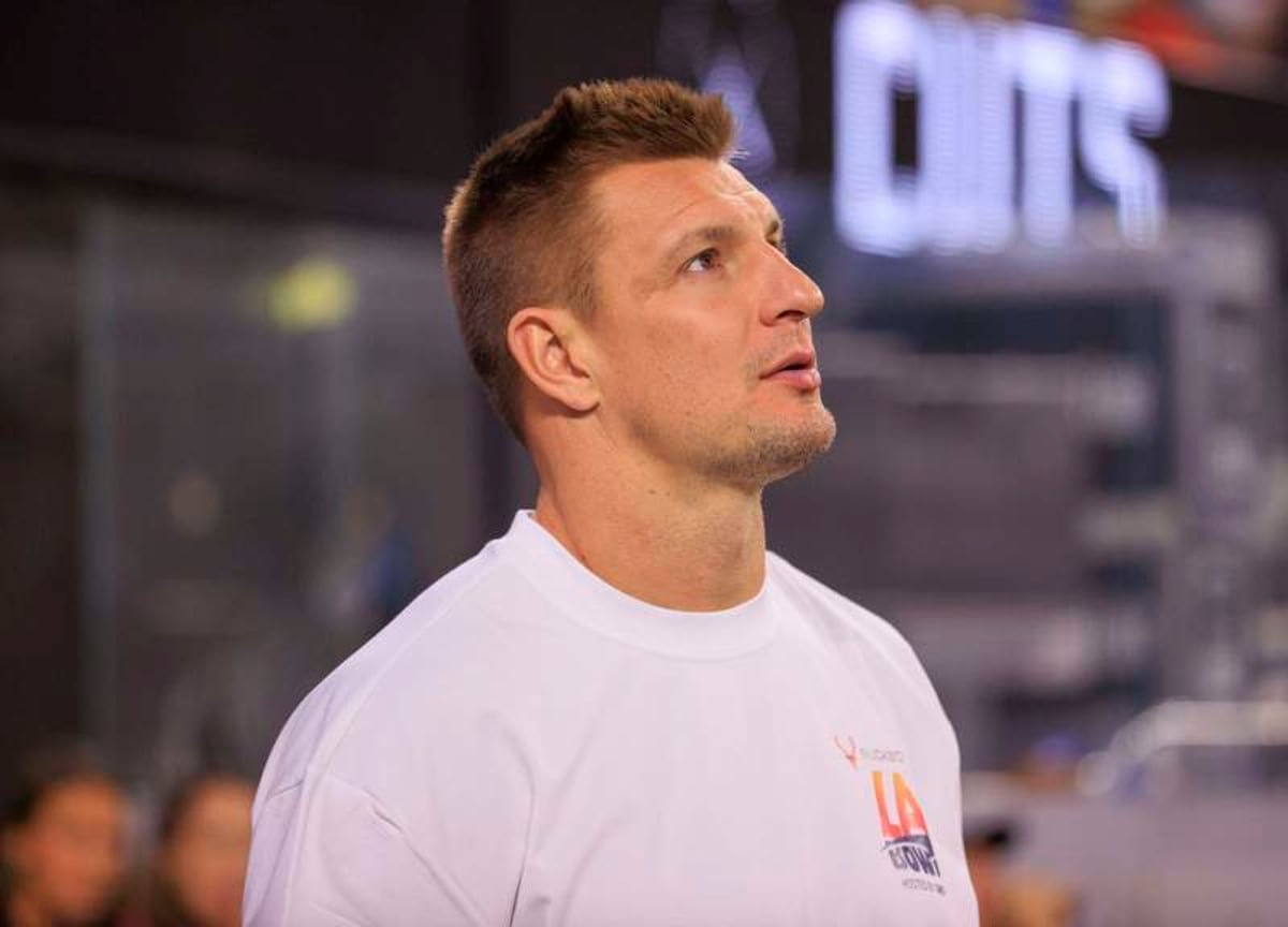 December 13, 2025, Inglewood, California, USA: Former patriot receiver Rob Gronkowski at the Bucked Up LA Bowl Hosted by Gronk between the Washington Huskies and the Boise State Broncos game on Saturday December 13, 2025 at SoFI Stadium in Inglewood, California. JAVIER ROJAS/PI Inglewood USA – ZUMAp124 20251213_zaa_p124_009 Copyright: xJavierxRojasx ©IMAGO/ZUMA Press Wire