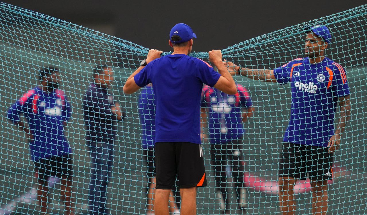 India eye stability as Pakistan bank on spin in Colombo