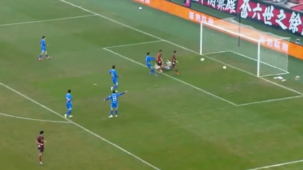 Lance caricato na China (FOTO: print video HOTPOT FOOTBALL)