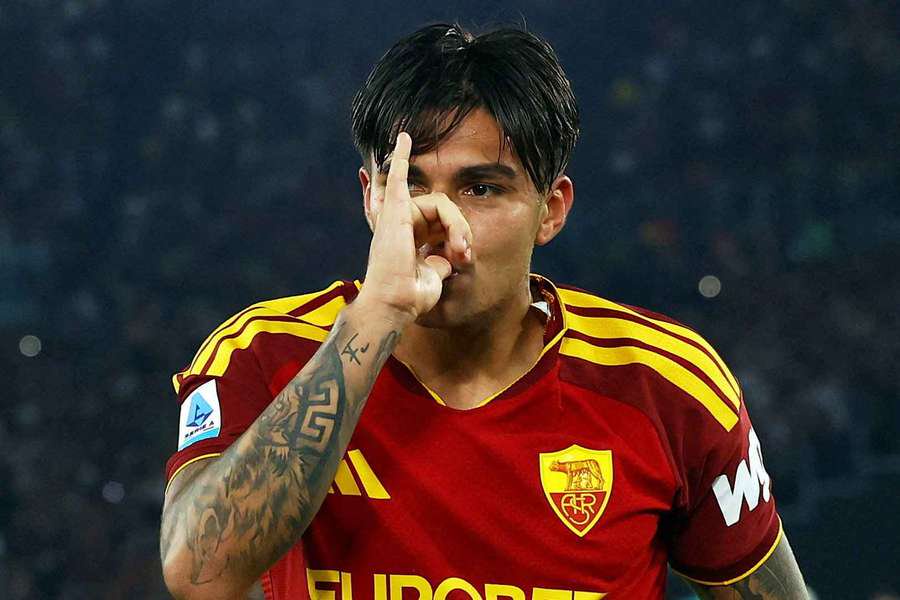 Santiago Castro celebrates Roma's opener
