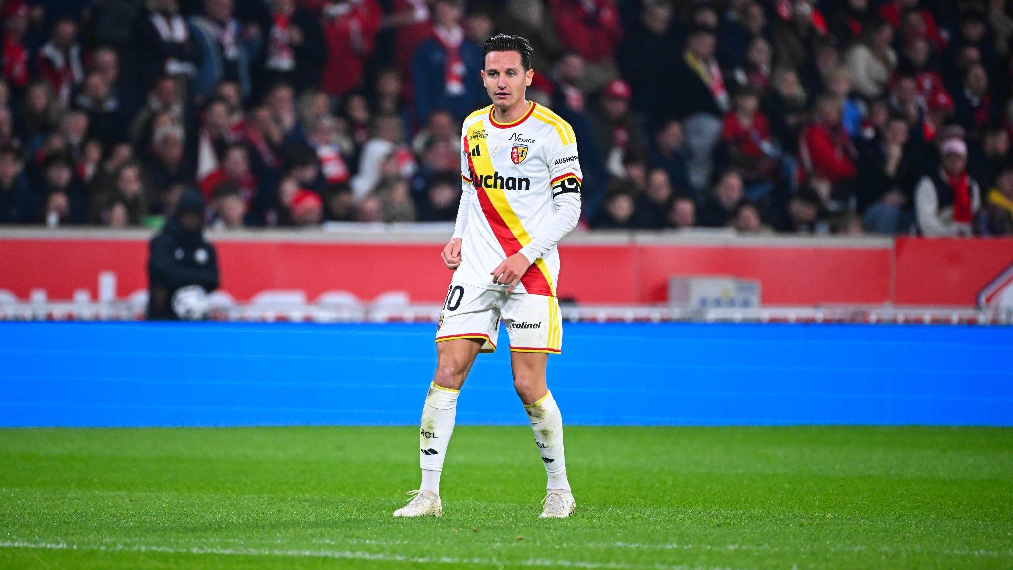 Florian Thauvin faces hostile reception in Lille match