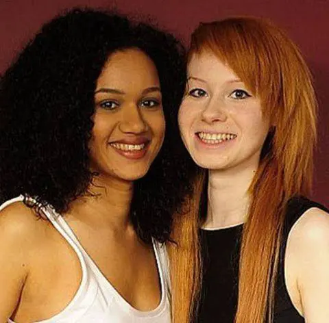 Wonderful This Twin Sisters Were Born With Totally Different Looks (Photos)