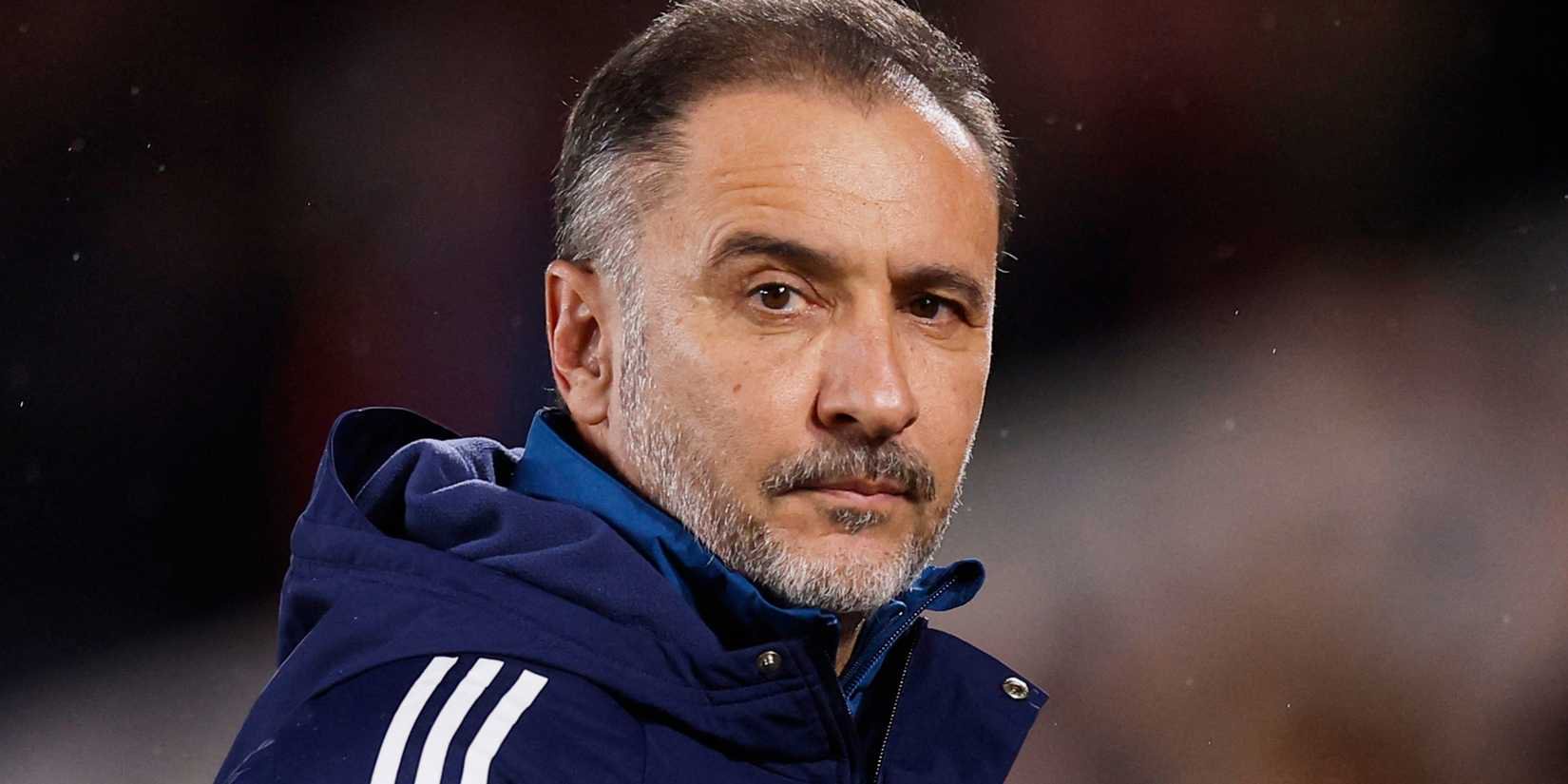 Nottingham Forest manager Vitor Pereira looks on