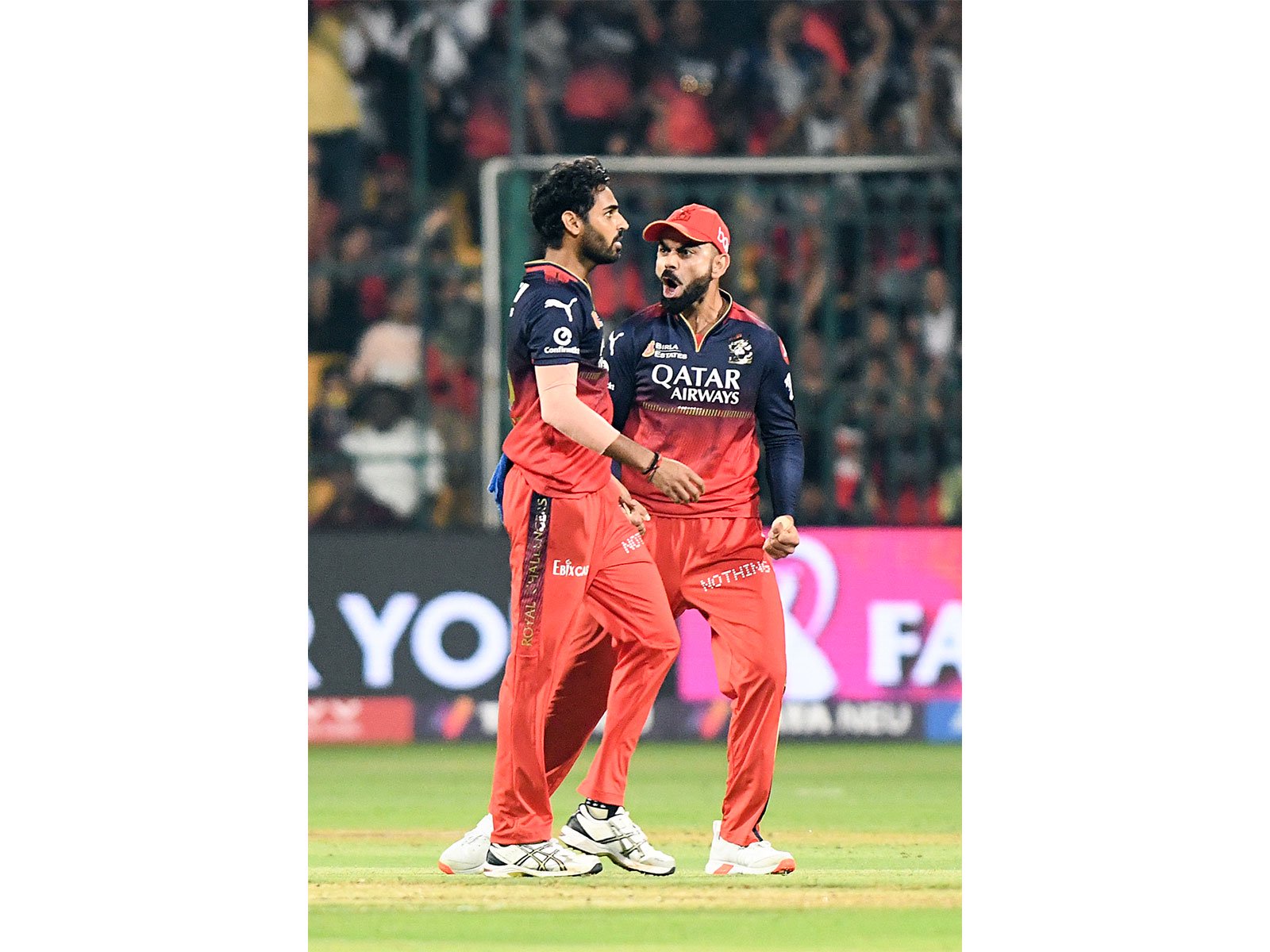 RCB's Bhuvneshwar Kumar (left) and Virat Kohli (right) (Photo: ANI)