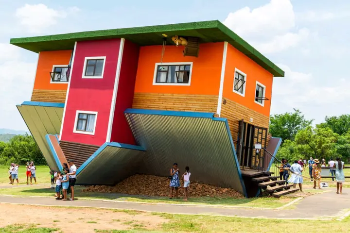 Photos Houses World That Built Upside Down