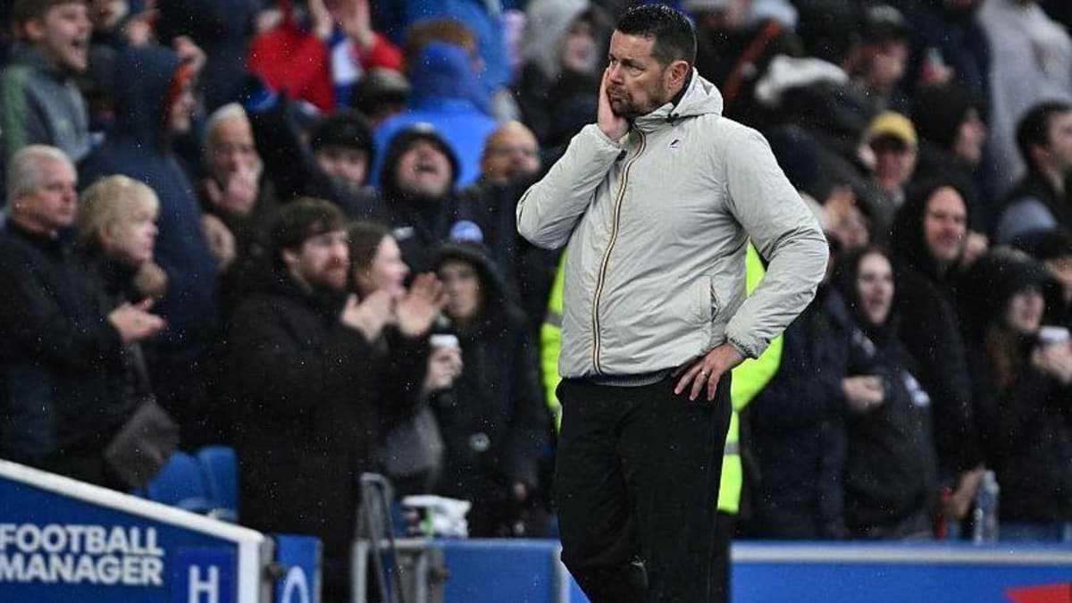 Pierre Sage, the manager of Crystal Palace looks dejected
