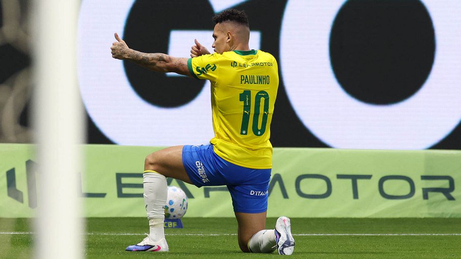 Craque do Palmeiras, com ótimas passagens por Vasco e Atlético-MG, além de história na Seleção Brasileira, Paulinho sempre se posicionou, aberta e corajosamente, na trincheira da civilização. Paulinho é Lula