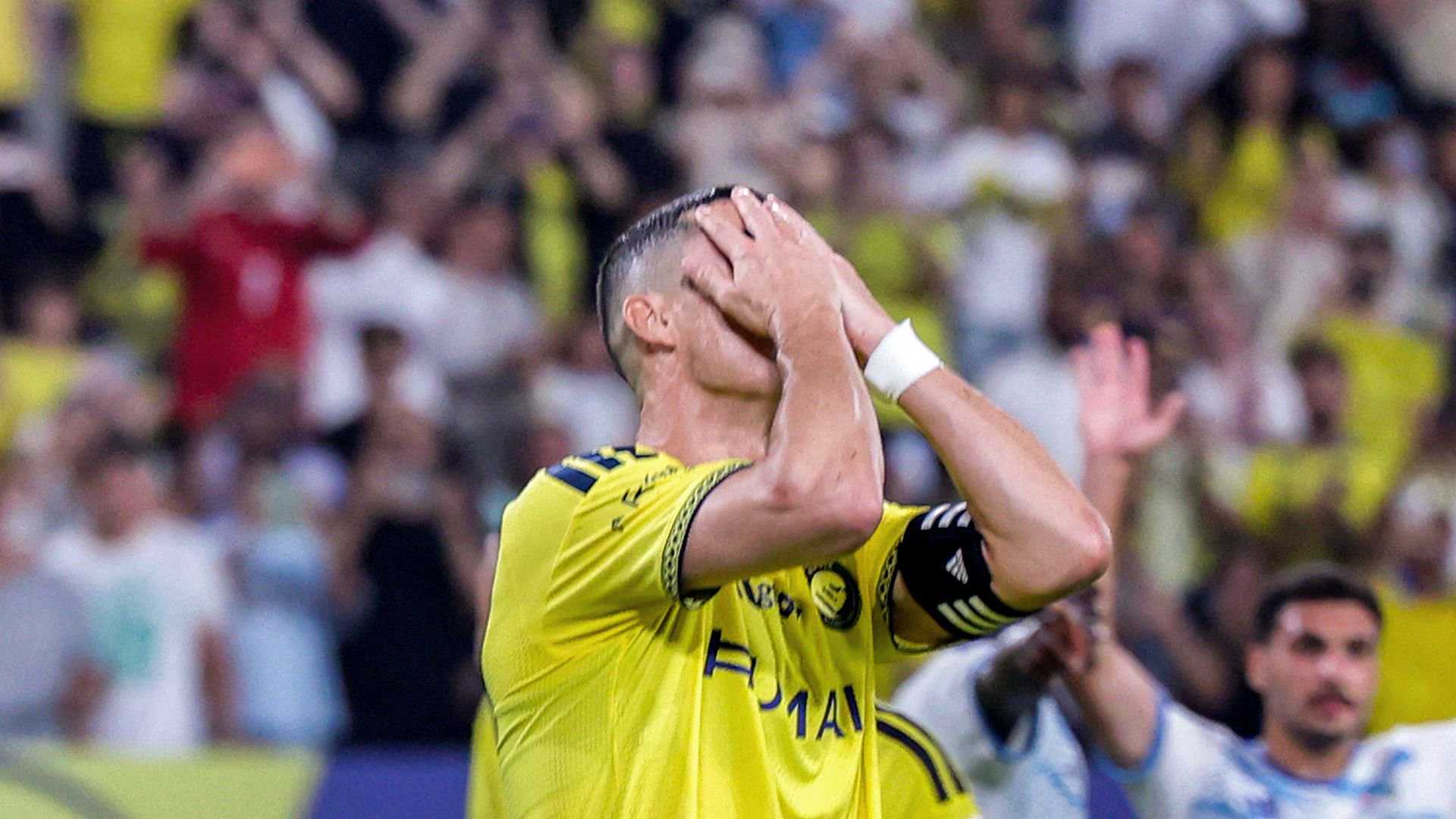 Video: after the missed penalty, Ronaldo squanders the strangest chance of the season!
