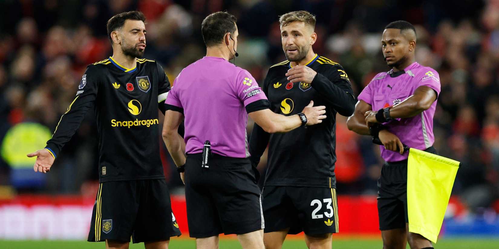Manchester United's Bruno Fernandes and Luke Shaw remonstrate with referee Darren England