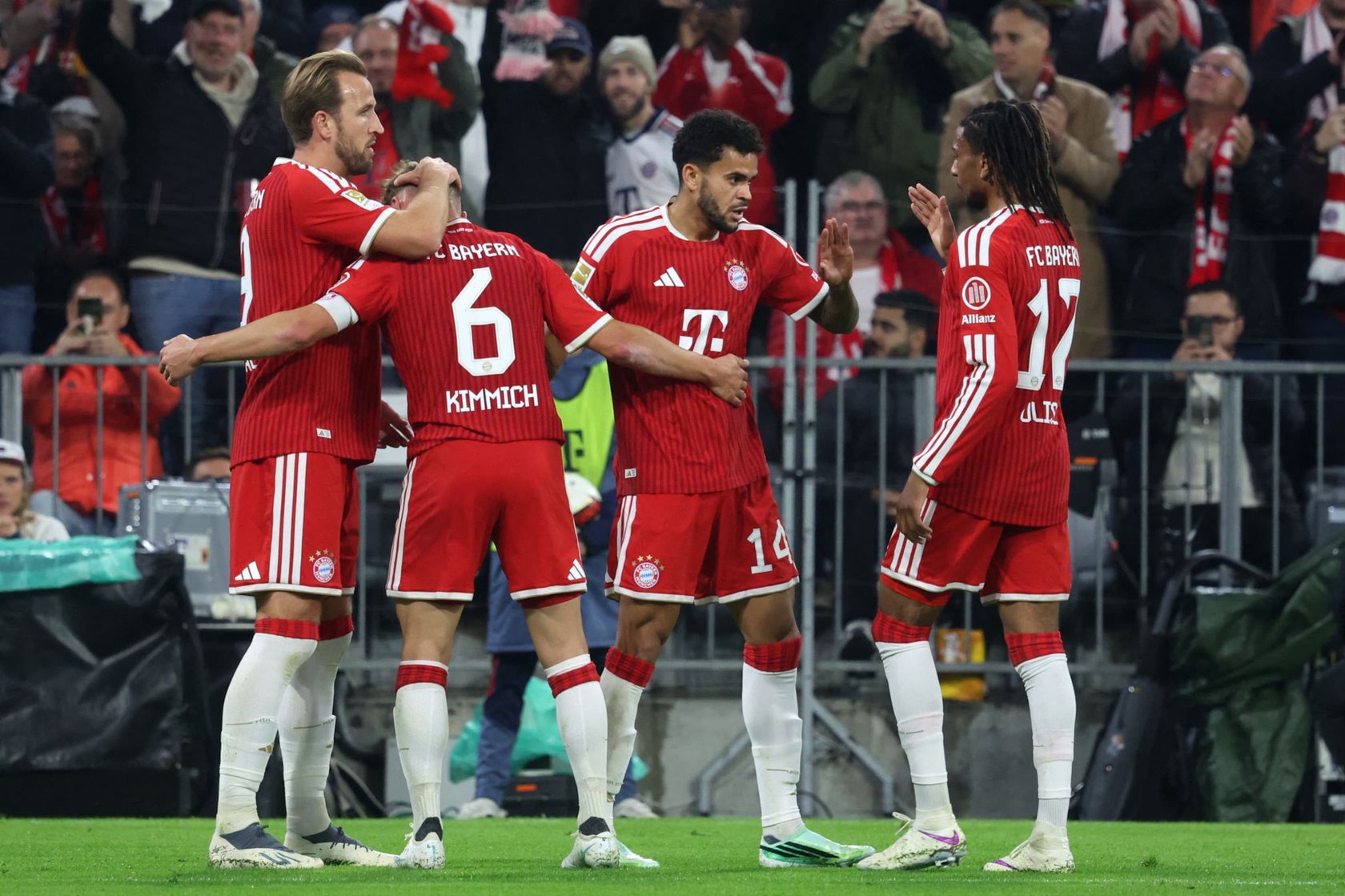 Die Bayern-Stars Harry Kane, Joshua Kimmich, Luis Diaz und Michael Olise (v.l.) gegen Leipzig