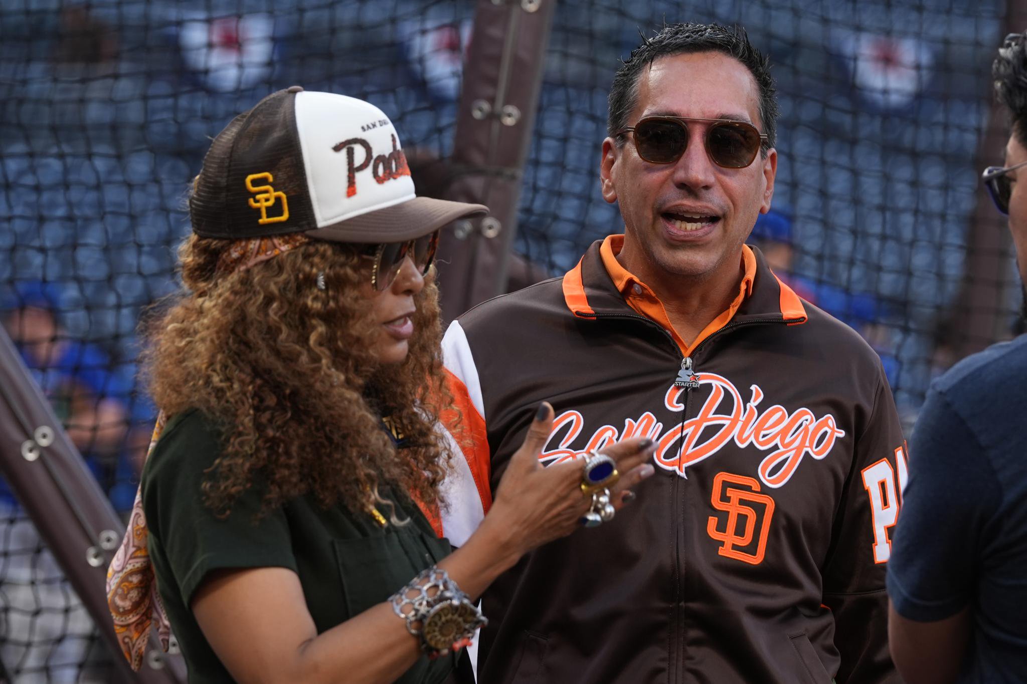 San Diego Padres owners Kwanza Jones and José Feliciano at a game.