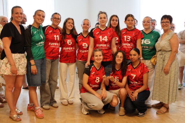 L’équipe féminine U17 de l’ALC handball. (© Ville de Châteaubriant)