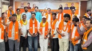 प्रदेश भाजपा कार्यालय में सोमवार को भाजपा में शामिल चंपावत के नगर पंचायत अध्यक्ष समेत 31 जनप्रतिनिधि। साभार-भाजपा