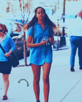 Malia Obama S'Habille Simplement Et Sort En Festivals