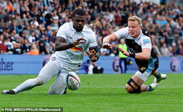 Christian Wade (left) is closing in on the PREM¿s try-scoring record and the winger also has his sights set on a new contract with Newcastle Red Bulls