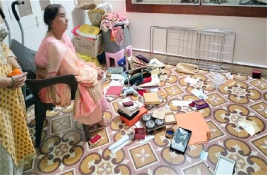 a major theft occurred at the home of a former state minister and bjp leader