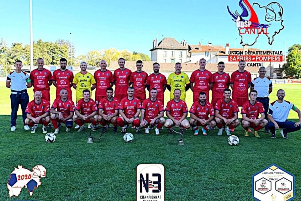 L'équipe des SP du Cantal vice championne de France de football N3 2026.