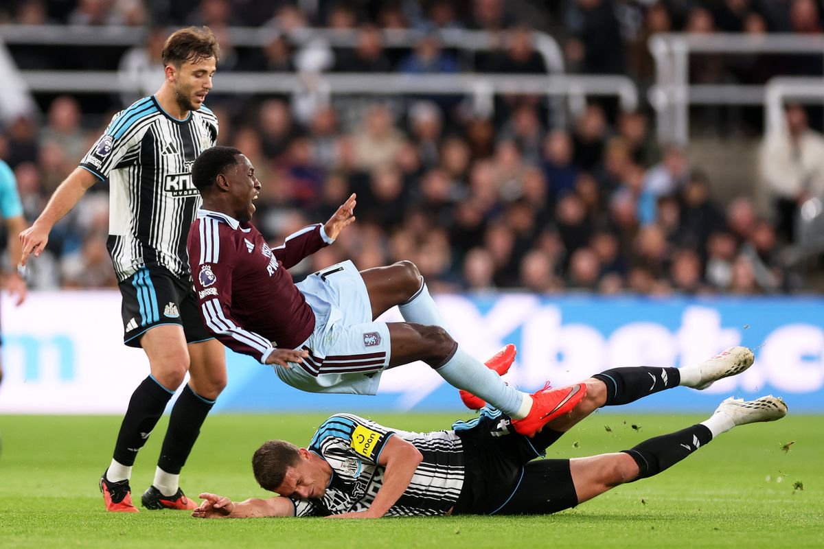 Nicolas Jackson of Aston Villa is fouled by Sven Botman of Newcastle United 