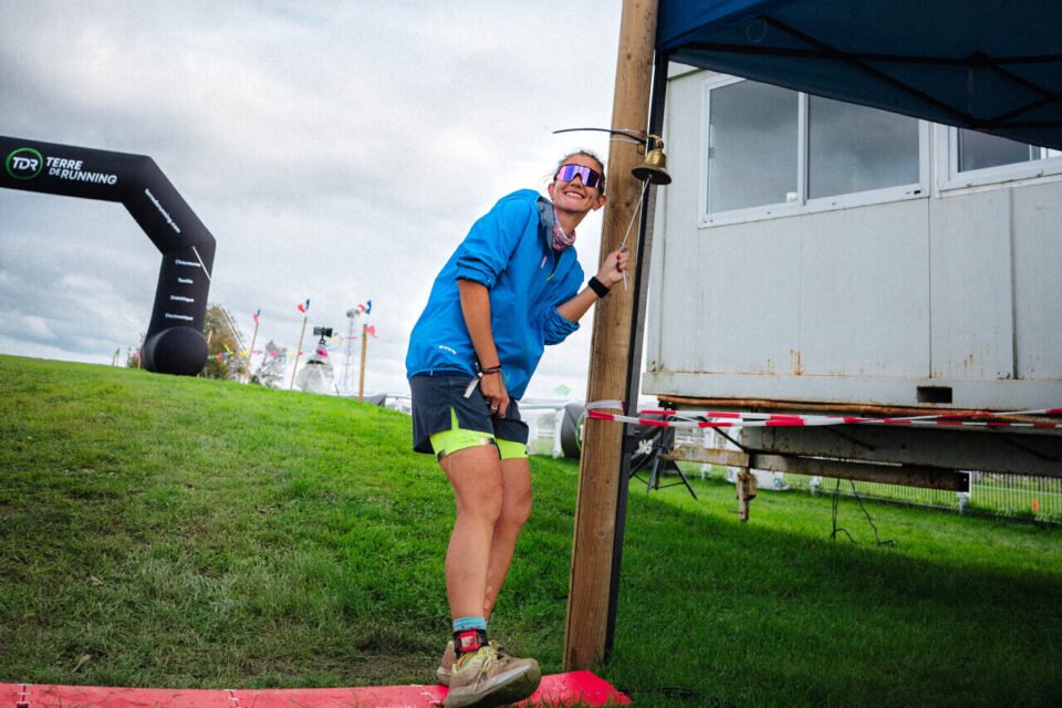 Sonia Poutrel a établi le nouveau record de France de backyard en bouclant 68 tours (en 68 heures), lors des championnats du monde, soit un total de 455,6 km au compteur.