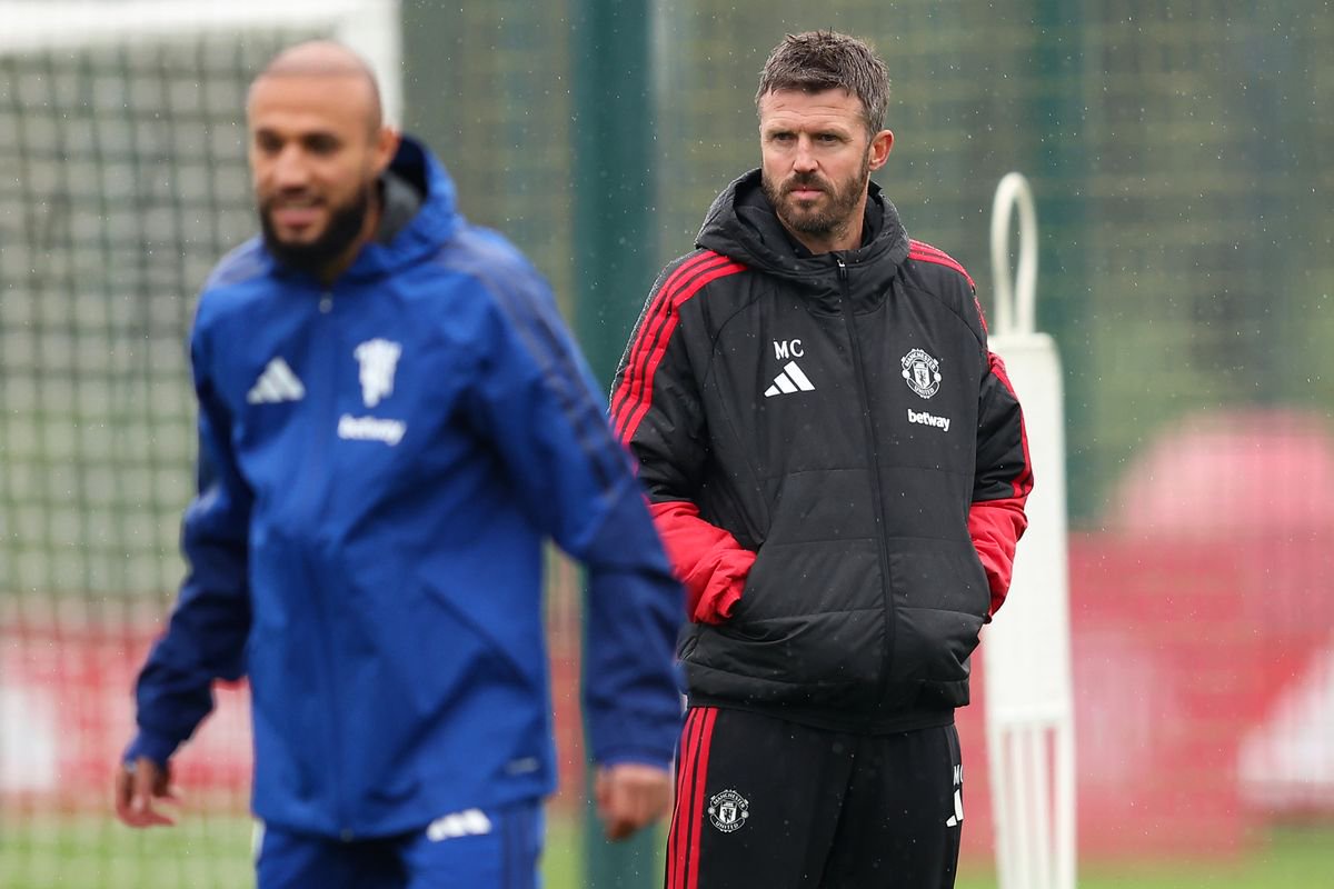 MANCHESTER, ENGLAND - OCTOBER 20: Michael Carrick, Manager of Manchester United looks on during a training session at Carrington Training Ground on October 20, 2026 in Manchester, England. (Photo by Matt McNulty/Getty Images)