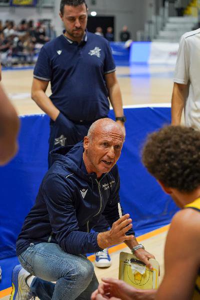 https://www.basketmarche.it/immagini_articoli/17-10-2026/pallacanestro-recanati-coach-schiavi-dobbiamo-mantenere-salda-nostra