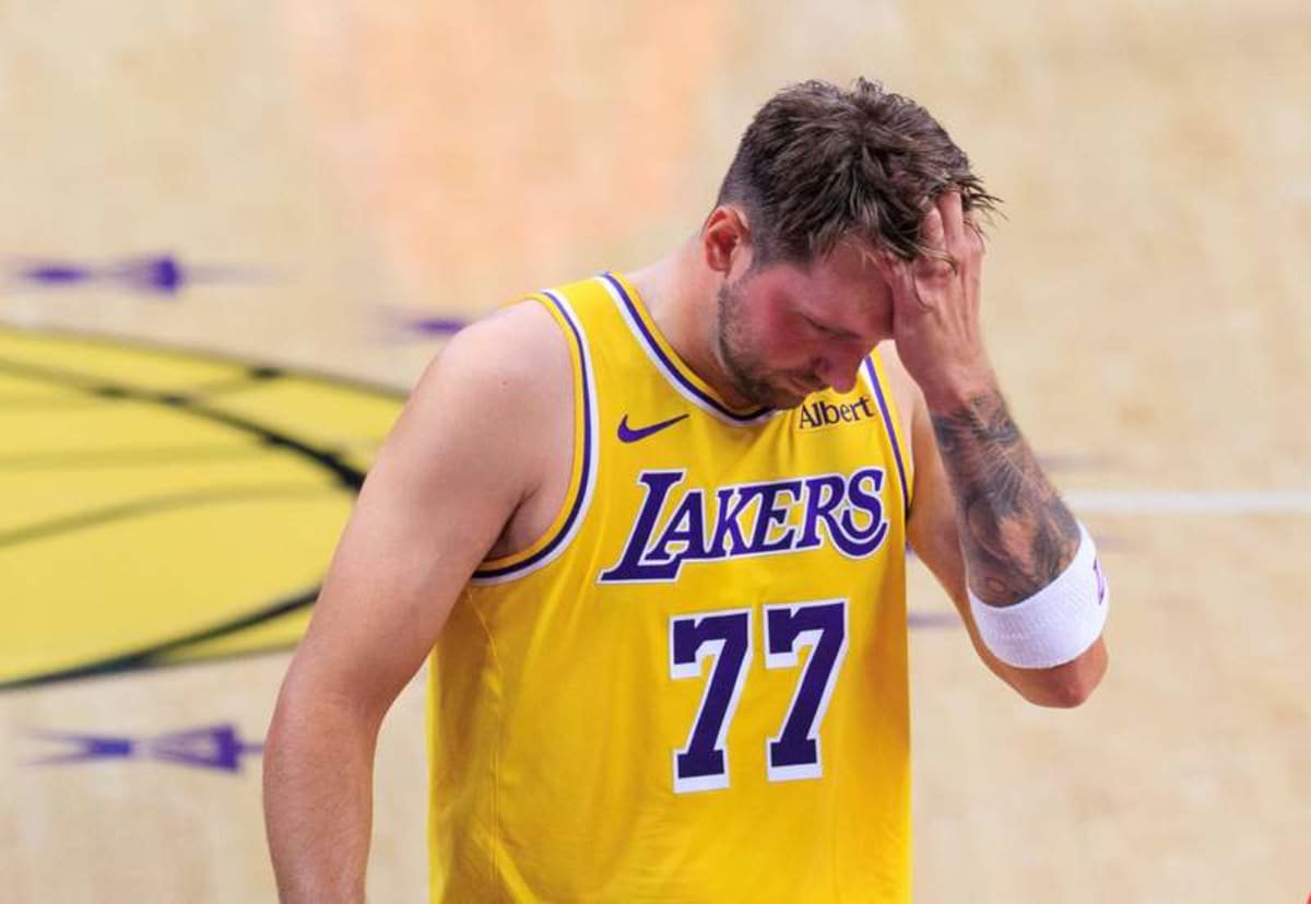 October 8, 2026, Los Angeles, California, USA: Luka Doncic 77 of the Los Angeles Lakers during a preseason NBA, Basketball Herren, USA game against the Sacramento Kings on Thursday October 8, 2026 at Crypto.com Arena in Los Angeles, California. JAVIER ROJAS/PI Los Angeles USA – ZUMAp124 20261008_zaa_p124_012 Copyright: xJavierxRojasx ©IMAGO/ZUMA Press Wire
