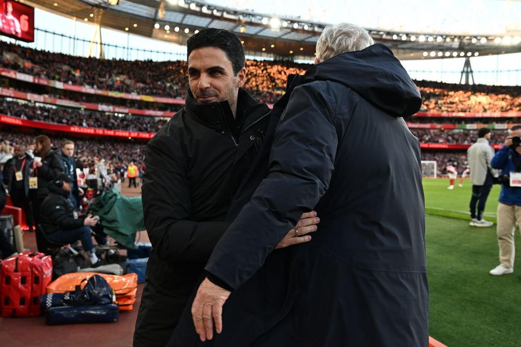 Arsenal Manager Mikel Arteta with Everton Manager David Moyes before the Premier League match between Arsenal and Everton at Emirates Stadium
