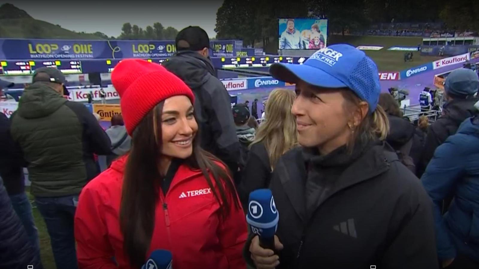 Dorothea Wierer und Franziska Preuß 